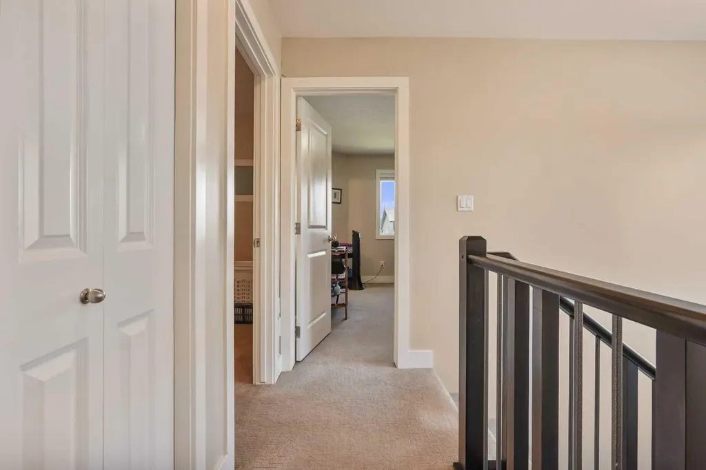 323 Mt Sundial Court W Lethbridge AB T1J 4S7