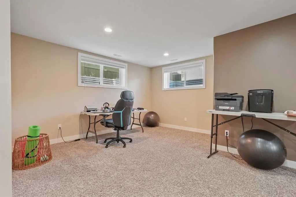 323 Mt Sundial Court W Lethbridge AB T1J 4S7