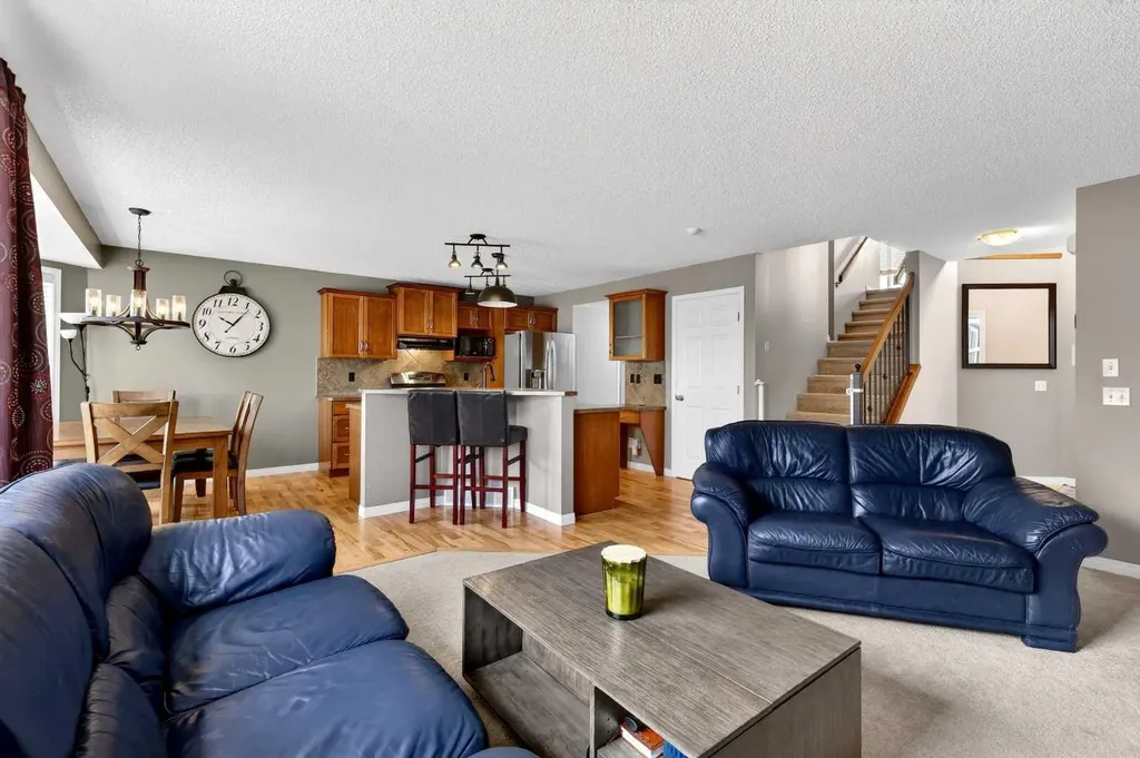 32 Everglen Grove SW Calgary AB T2Y 4Z3