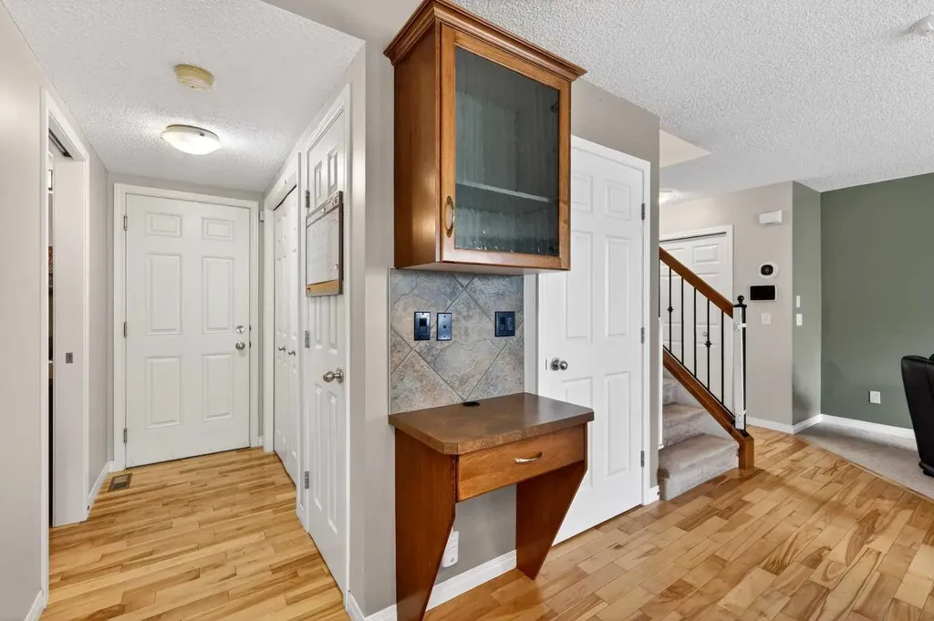 32 Everglen Grove SW Calgary AB T2Y 4Z3