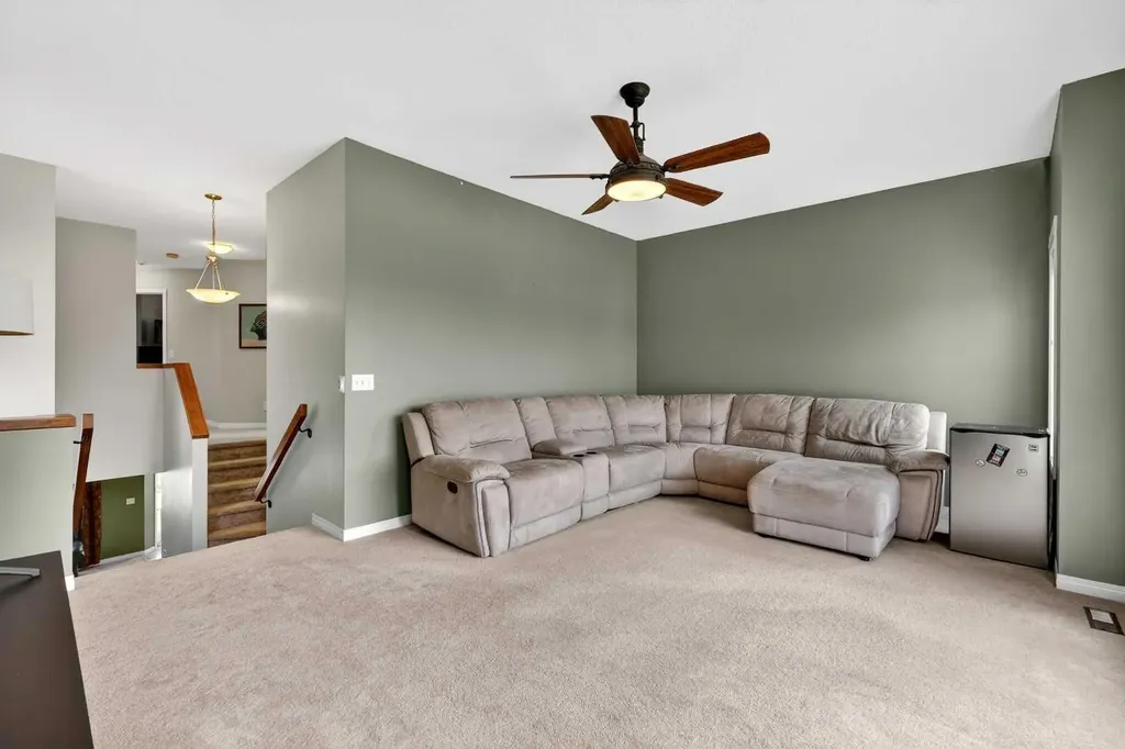 32 Everglen Grove SW Calgary AB T2Y 4Z3