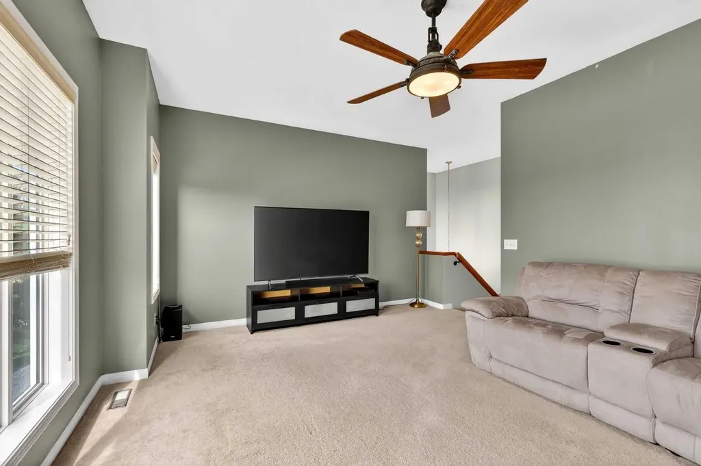 32 Everglen Grove SW Calgary AB T2Y 4Z3