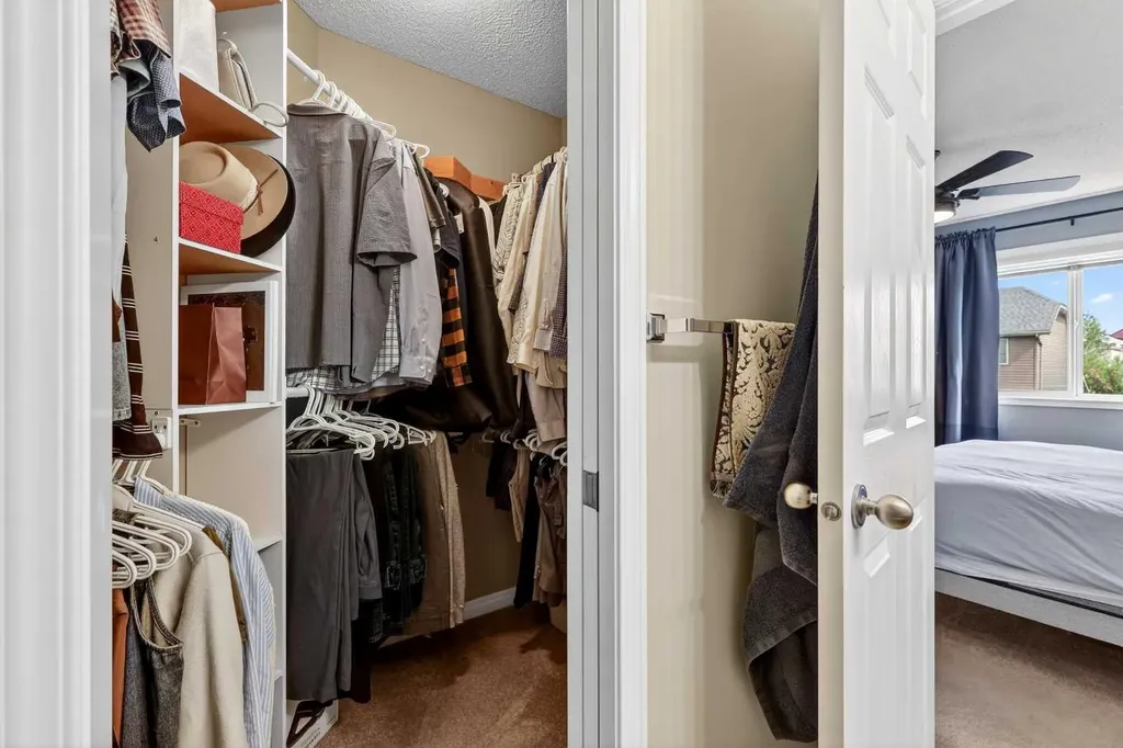 32 Everglen Grove SW Calgary AB T2Y 4Z3
