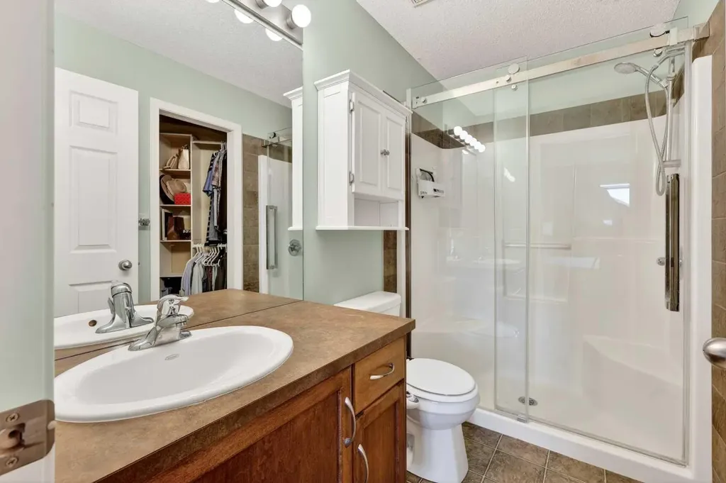 32 Everglen Grove SW Calgary AB T2Y 4Z3