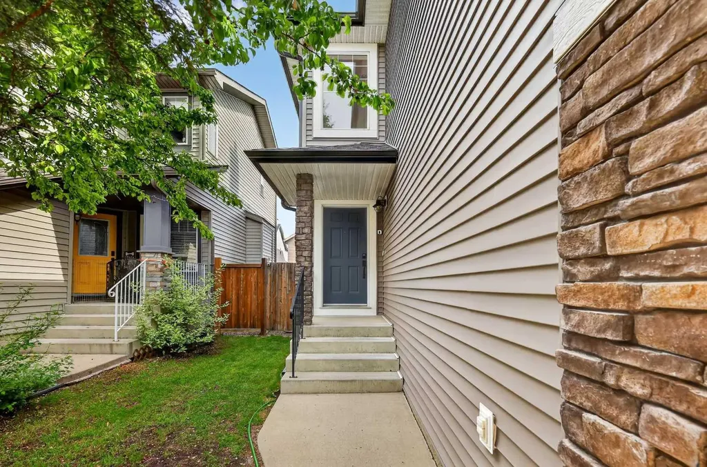 32 Everglen Grove SW Calgary AB T2Y 4Z3
