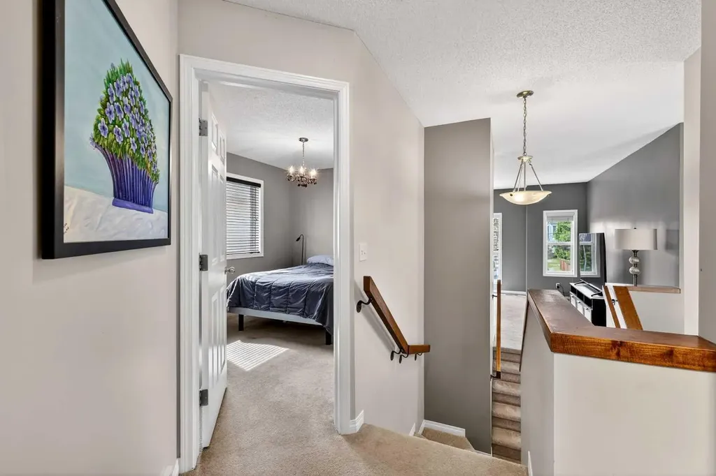 32 Everglen Grove SW Calgary AB T2Y 4Z3