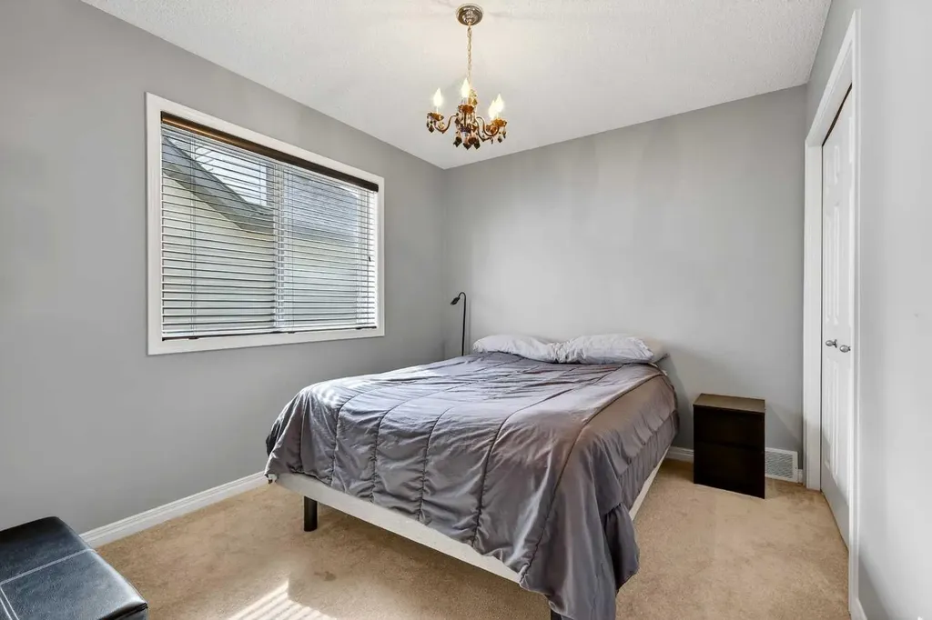 32 Everglen Grove SW Calgary AB T2Y 4Z3