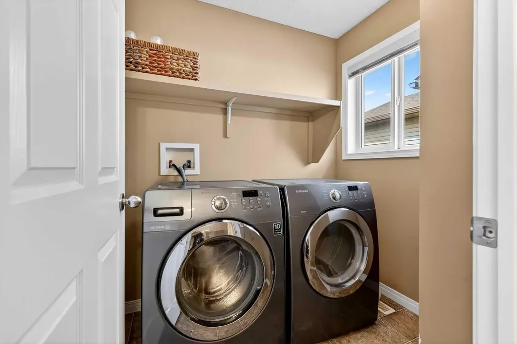 32 Everglen Grove SW Calgary AB T2Y 4Z3