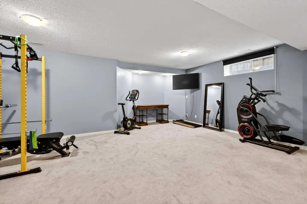 32 Everglen Grove SW Calgary AB T2Y 4Z3