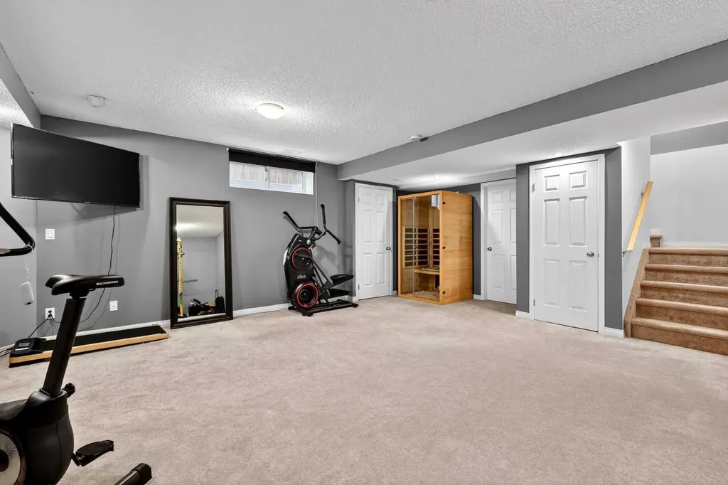 32 Everglen Grove SW Calgary AB T2Y 4Z3