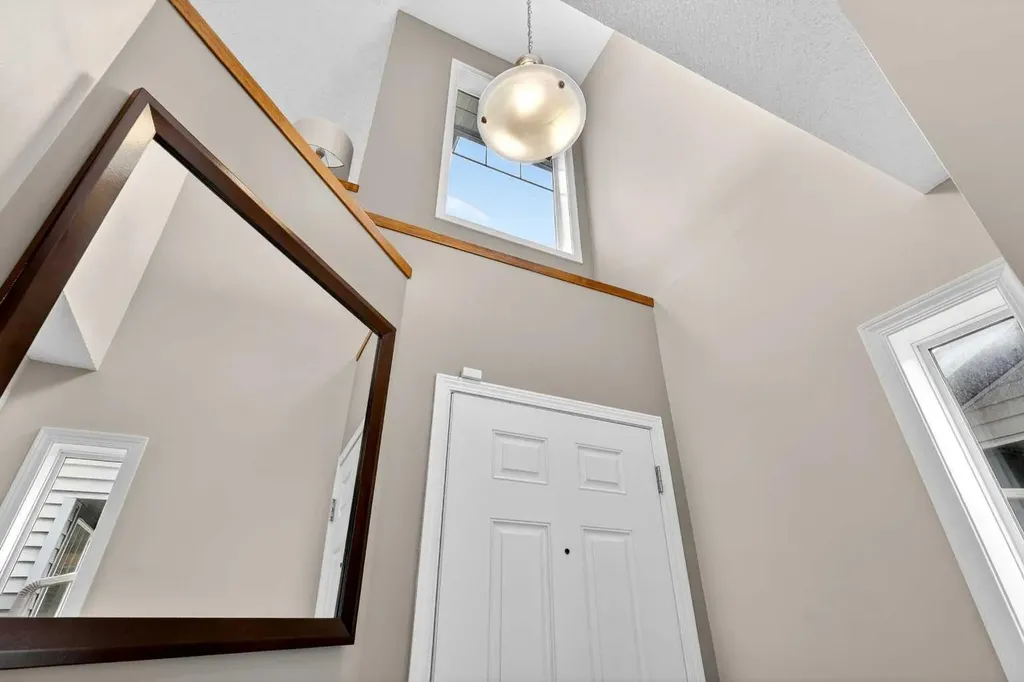 32 Everglen Grove SW Calgary AB T2Y 4Z3