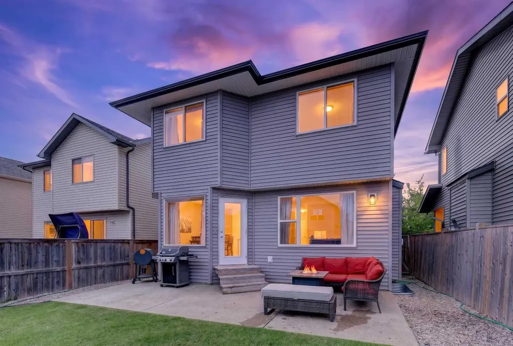 32 Everglen Grove SW Calgary AB T2Y 4Z3