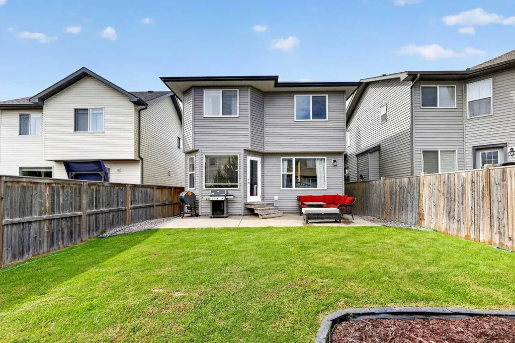 32 Everglen Grove SW Calgary AB T2Y 4Z3