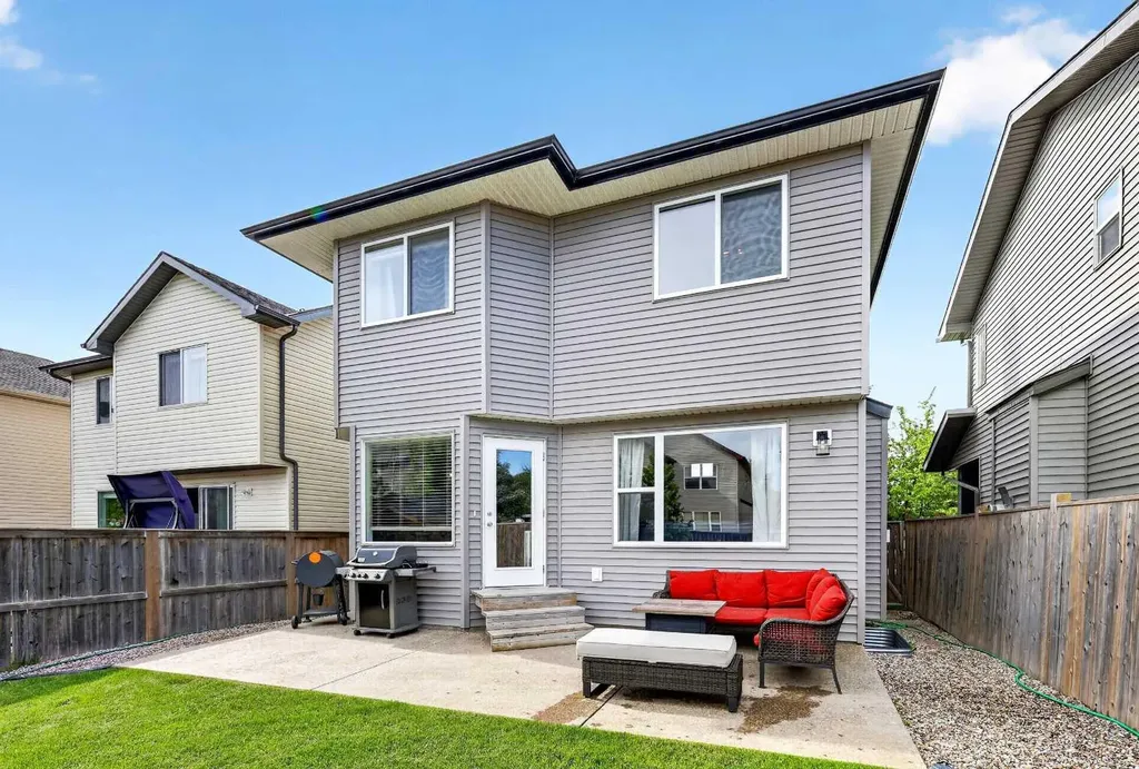 32 Everglen Grove SW Calgary AB T2Y 4Z3