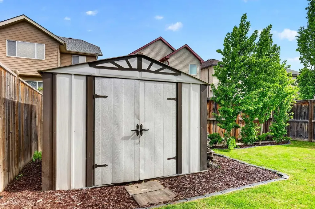 32 Everglen Grove SW Calgary AB T2Y 4Z3