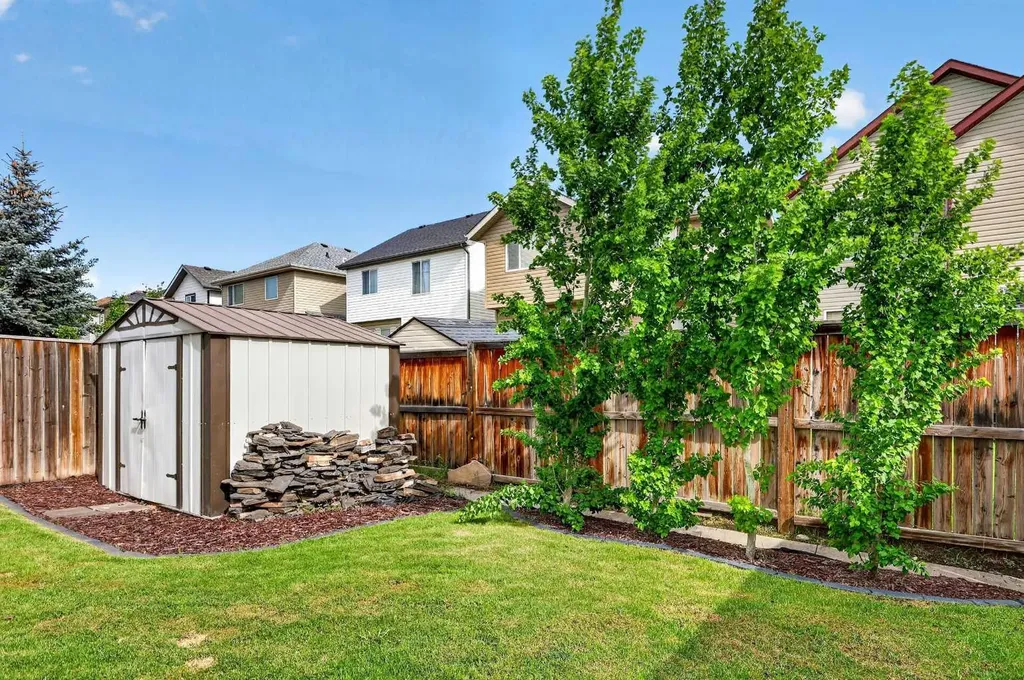 32 Everglen Grove SW Calgary AB T2Y 4Z3