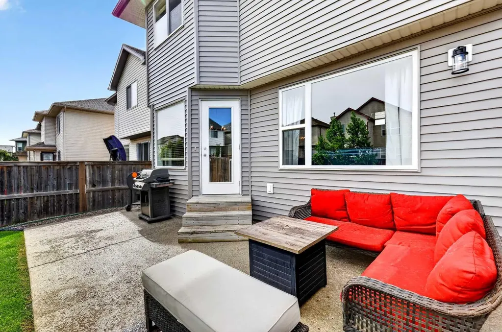 32 Everglen Grove SW Calgary AB T2Y 4Z3
