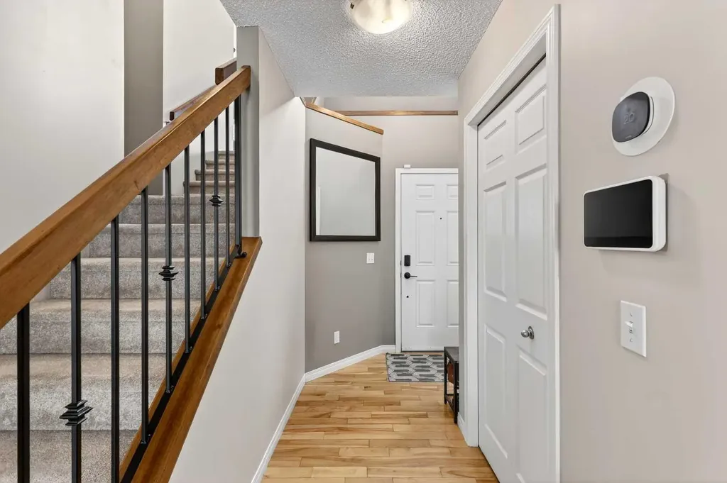 32 Everglen Grove SW Calgary AB T2Y 4Z3