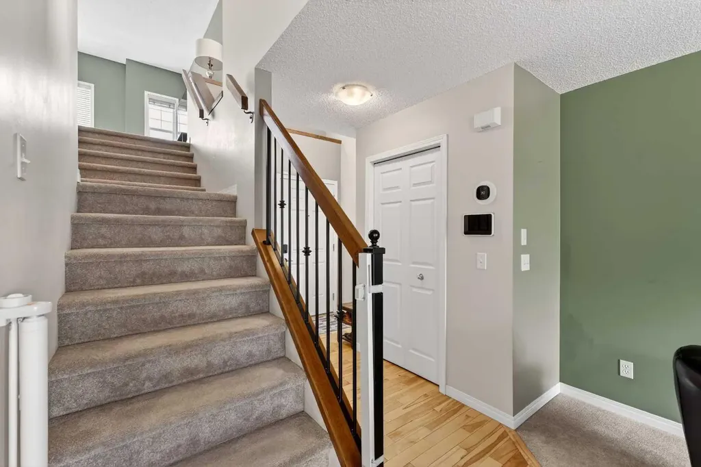 32 Everglen Grove SW Calgary AB T2Y 4Z3