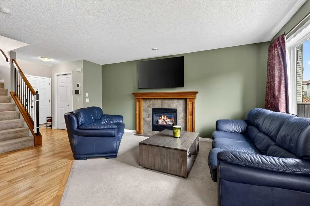32 Everglen Grove SW Calgary AB T2Y 4Z3