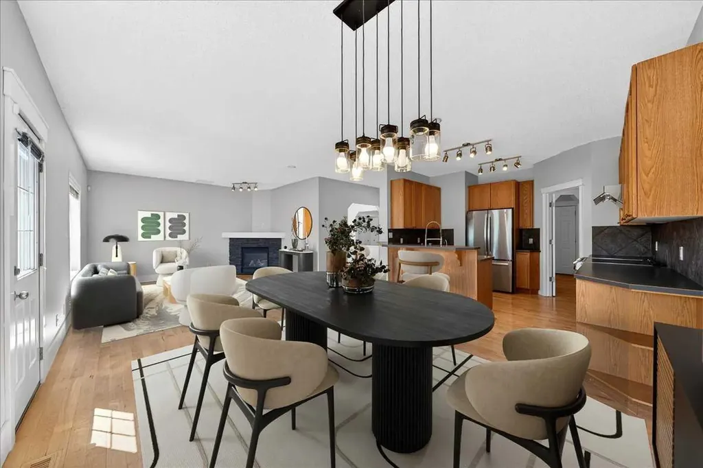 18 Cougarstone Bay SW Calgary AB T3H 4Z4