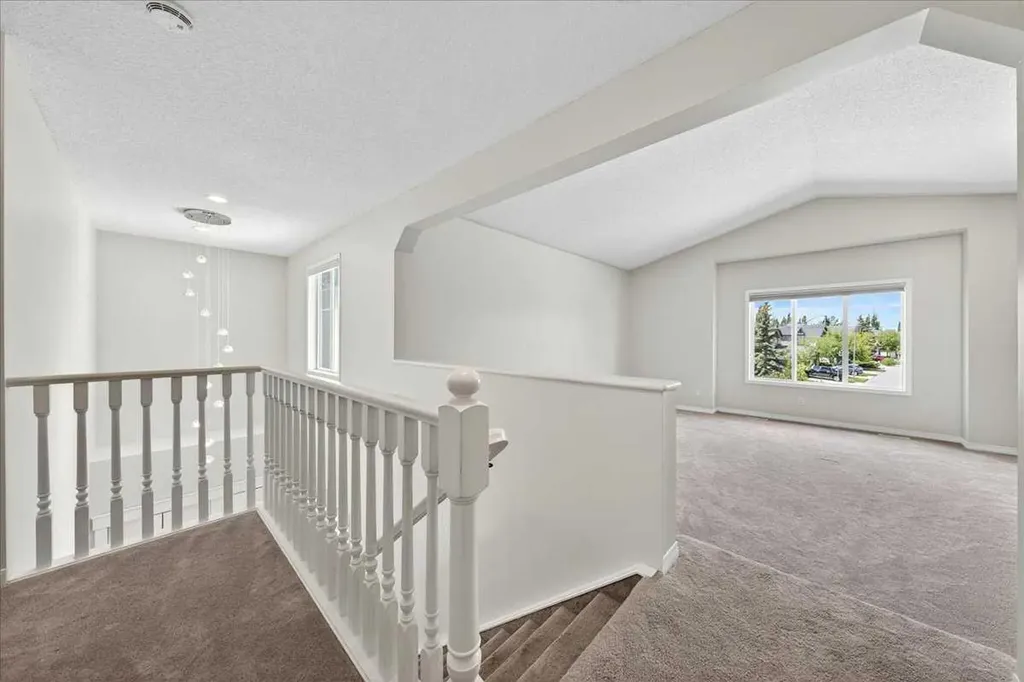 18 Cougarstone Bay SW Calgary AB T3H 4Z4