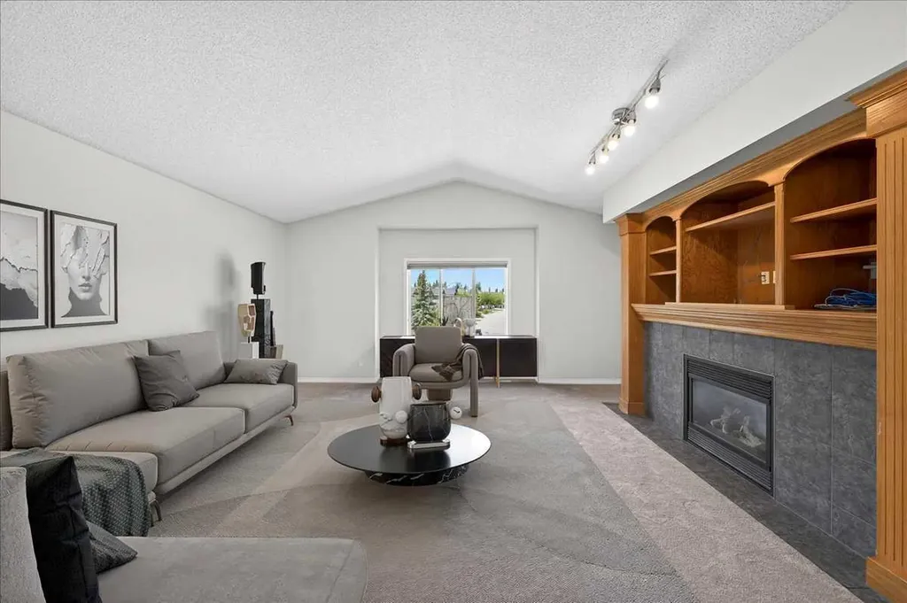 18 Cougarstone Bay SW Calgary AB T3H 4Z4