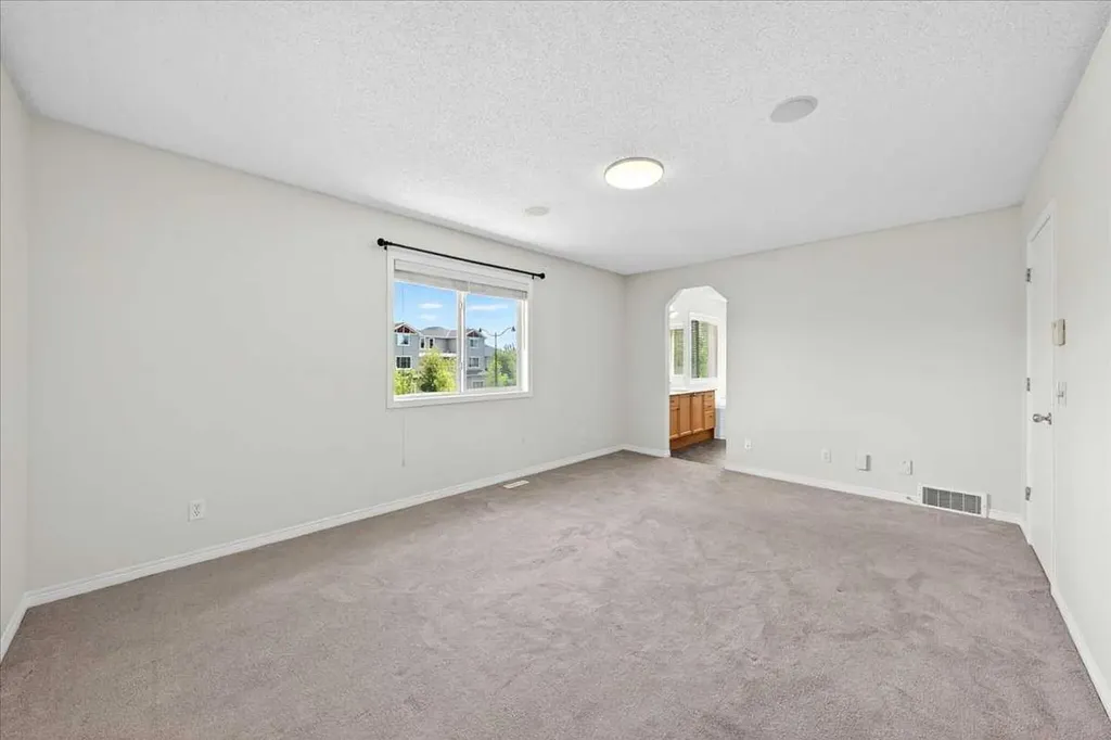 18 Cougarstone Bay SW Calgary AB T3H 4Z4