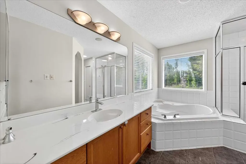 18 Cougarstone Bay SW Calgary AB T3H 4Z4