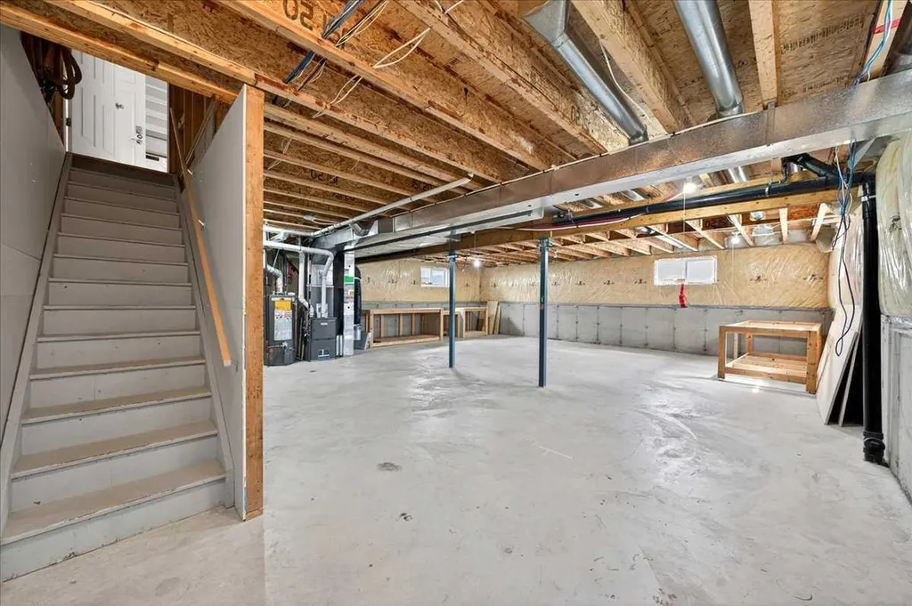 18 Cougarstone Bay SW Calgary AB T3H 4Z4