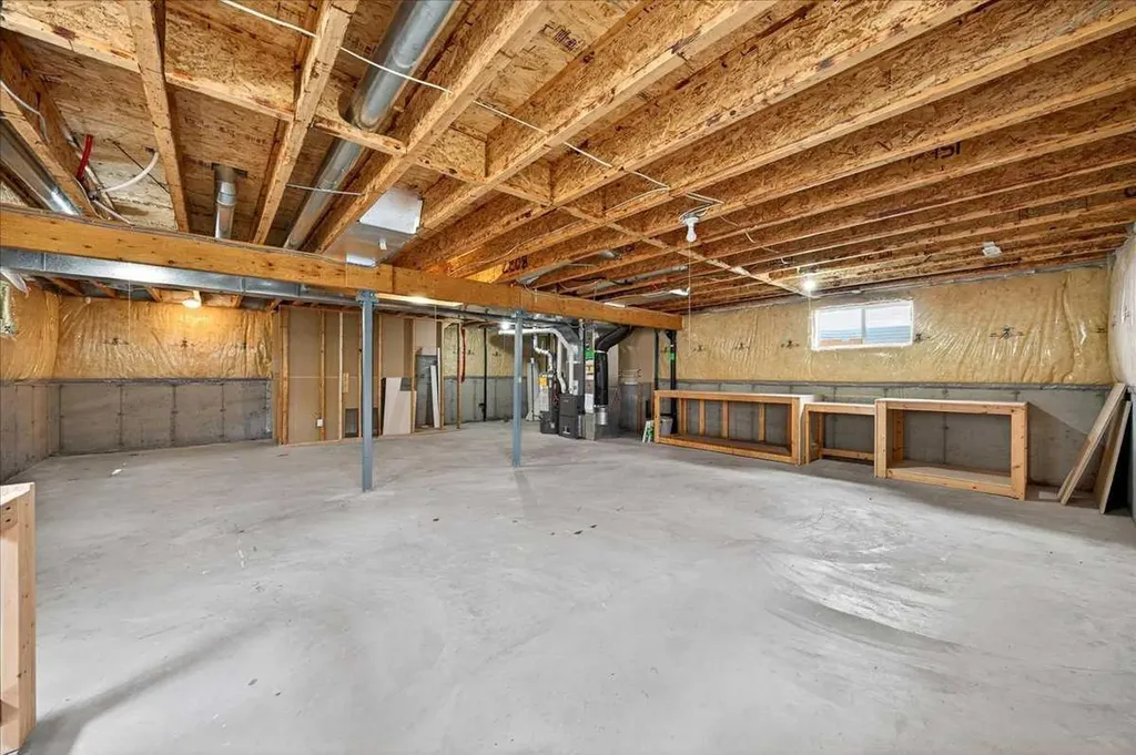 18 Cougarstone Bay SW Calgary AB T3H 4Z4