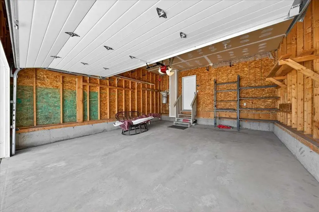 18 Cougarstone Bay SW Calgary AB T3H 4Z4