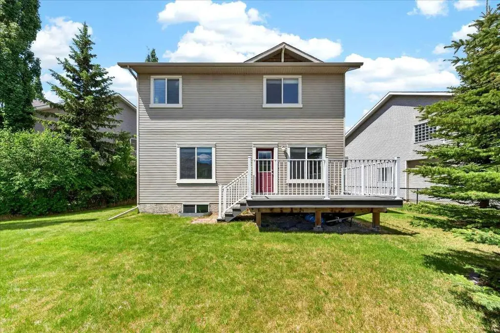 18 Cougarstone Bay SW Calgary AB T3H 4Z4