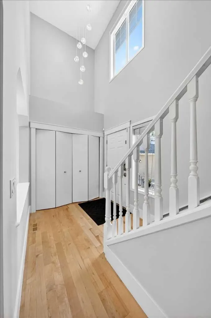 18 Cougarstone Bay SW Calgary AB T3H 4Z4