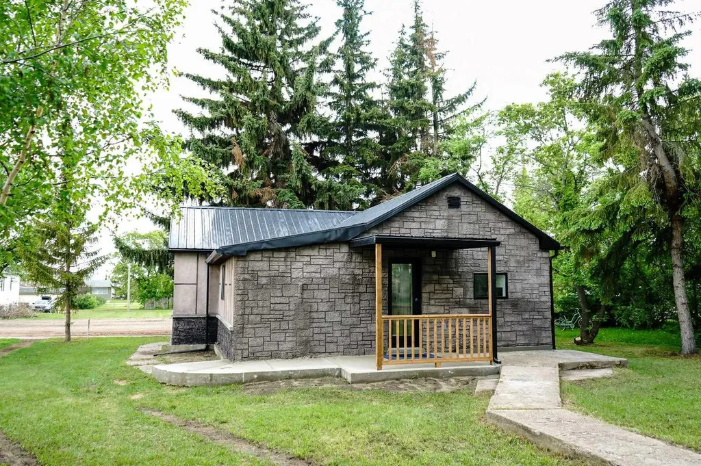 4932 48 Street Hardisty AB T0B 1V0