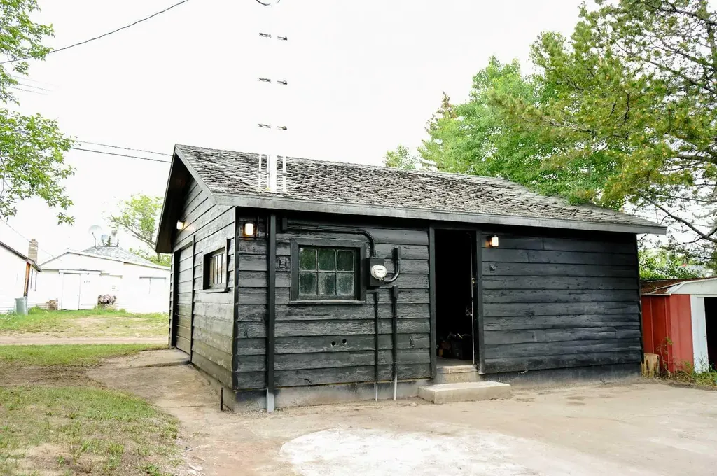 4932 48 Street Hardisty AB T0B 1V0