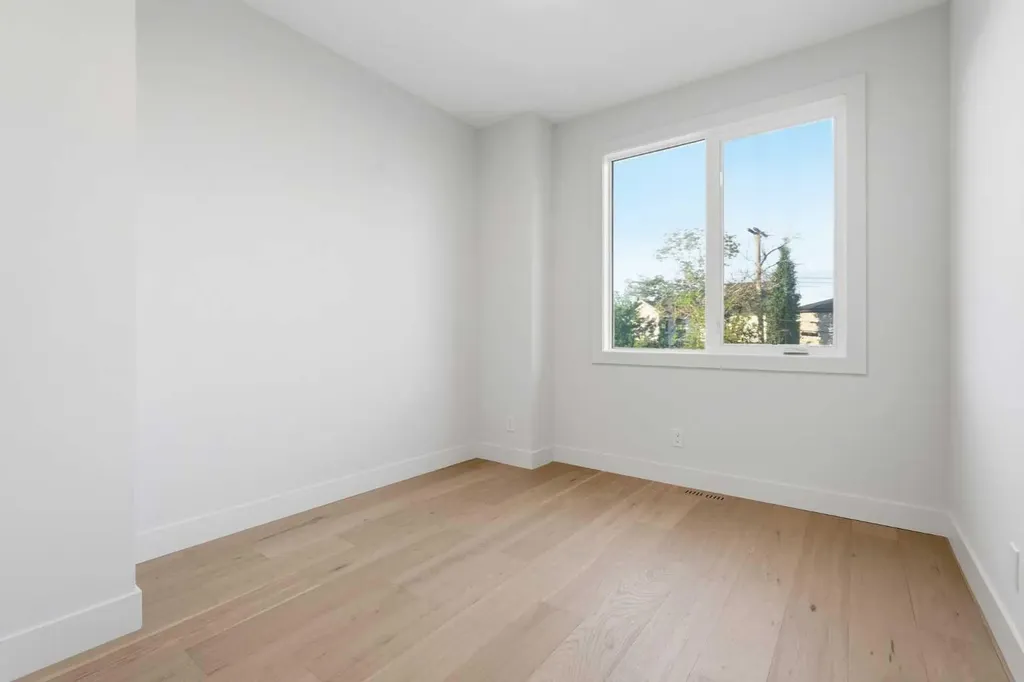 224 18a Street NW Calgary AB T2N 2G9