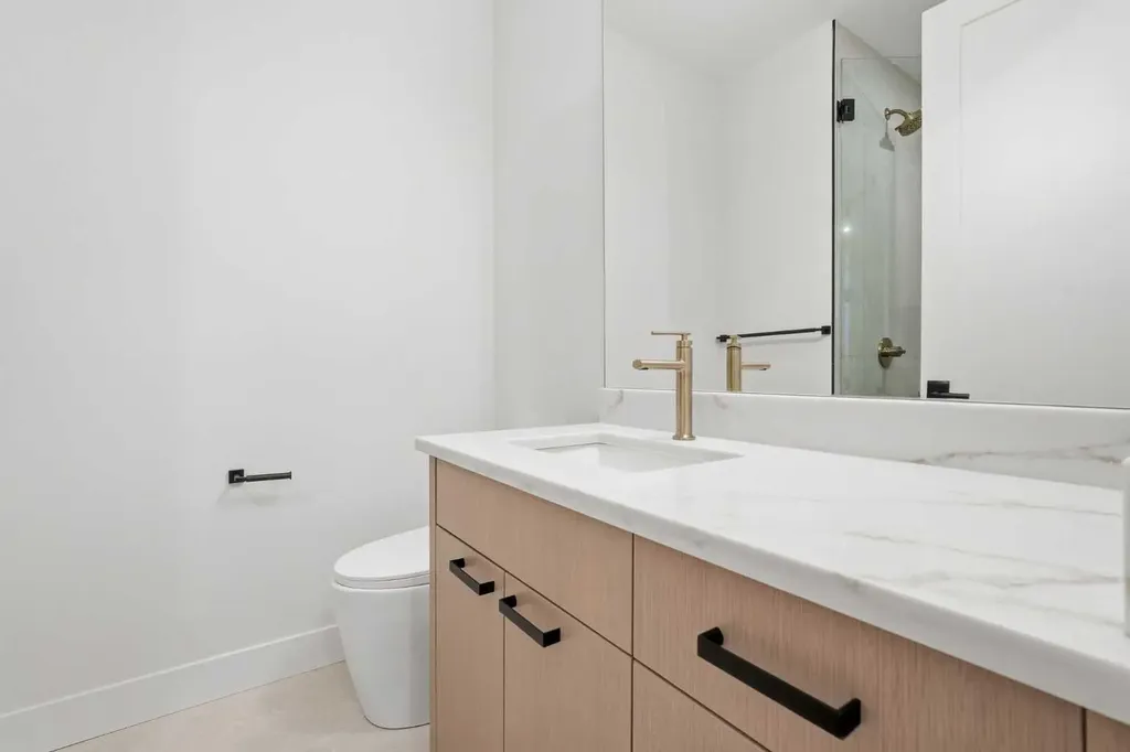 224 18a Street NW Calgary AB T2N 2G9