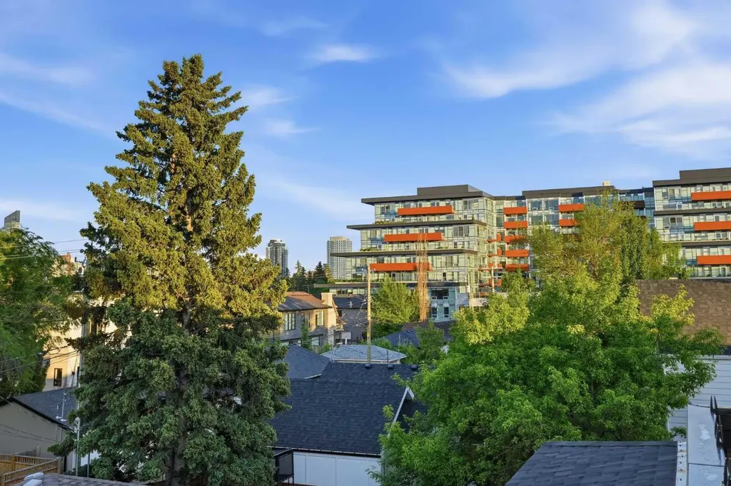 224 18a Street NW Calgary AB T2N 2G9