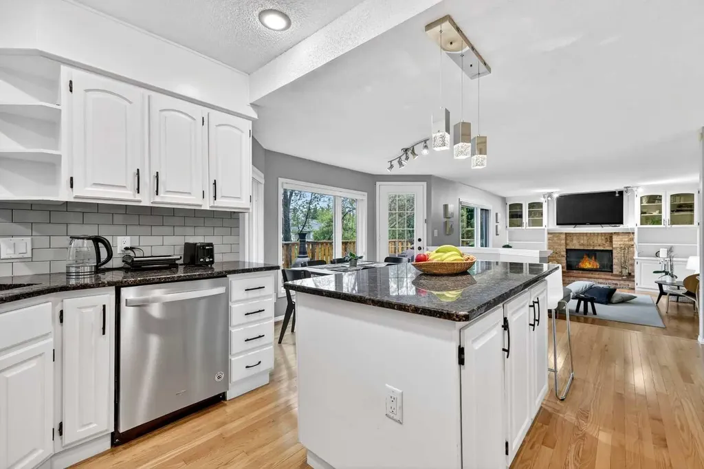 115 Woodpark Terrace SW Calgary AB T2W 6E7