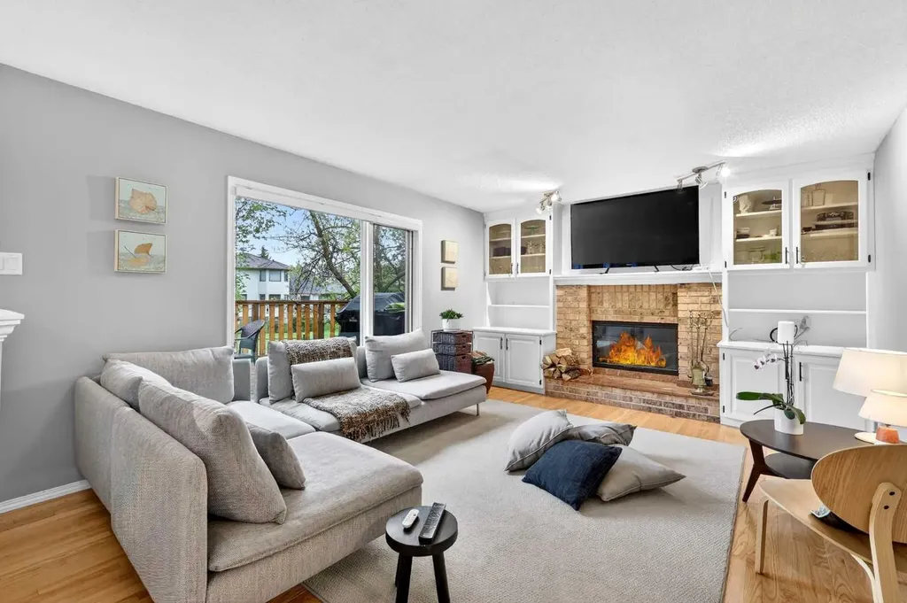115 Woodpark Terrace SW Calgary AB T2W 6E7