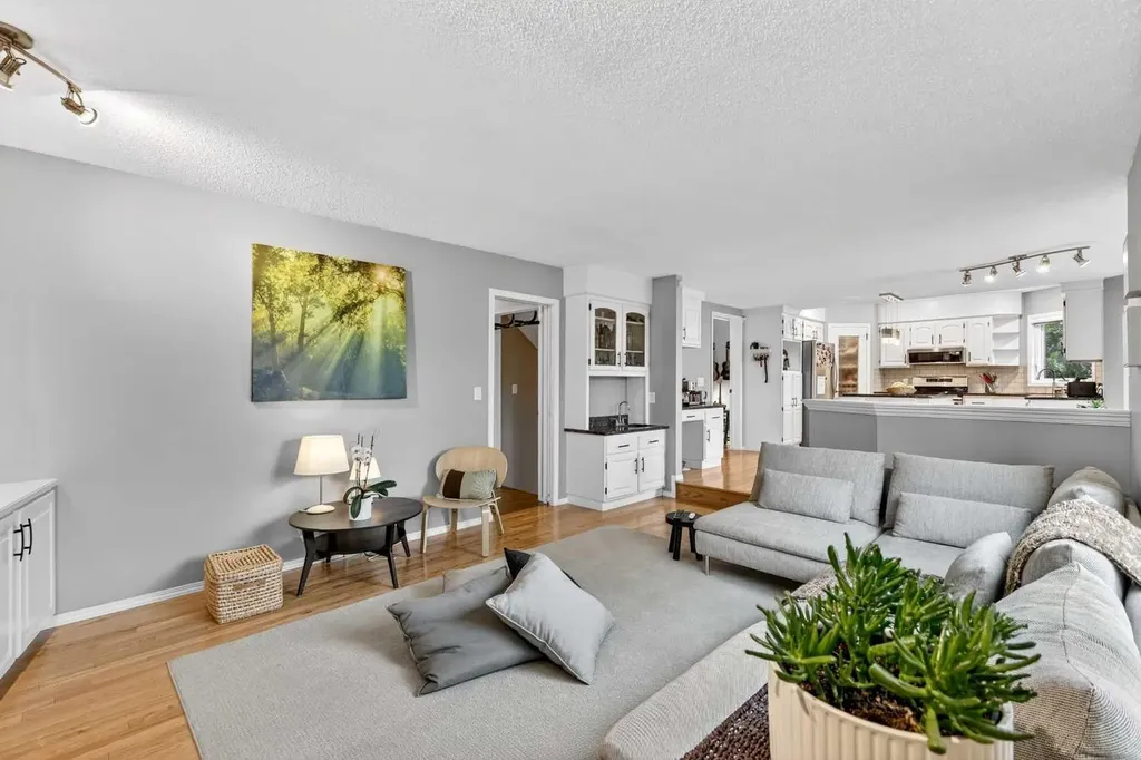 115 Woodpark Terrace SW Calgary AB T2W 6E7
