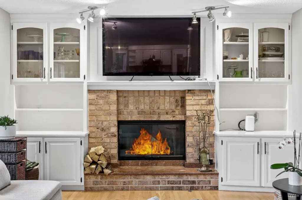 115 Woodpark Terrace SW Calgary AB T2W 6E7