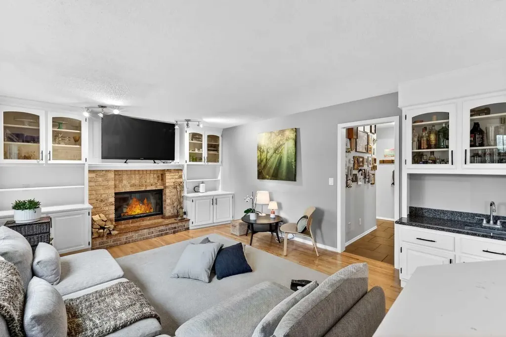 115 Woodpark Terrace SW Calgary AB T2W 6E7