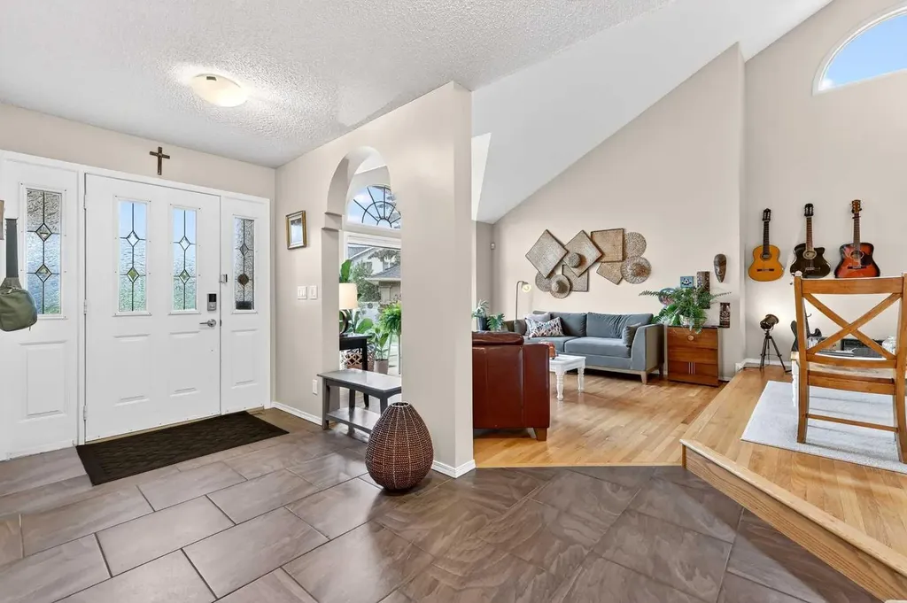 115 Woodpark Terrace SW Calgary AB T2W 6E7