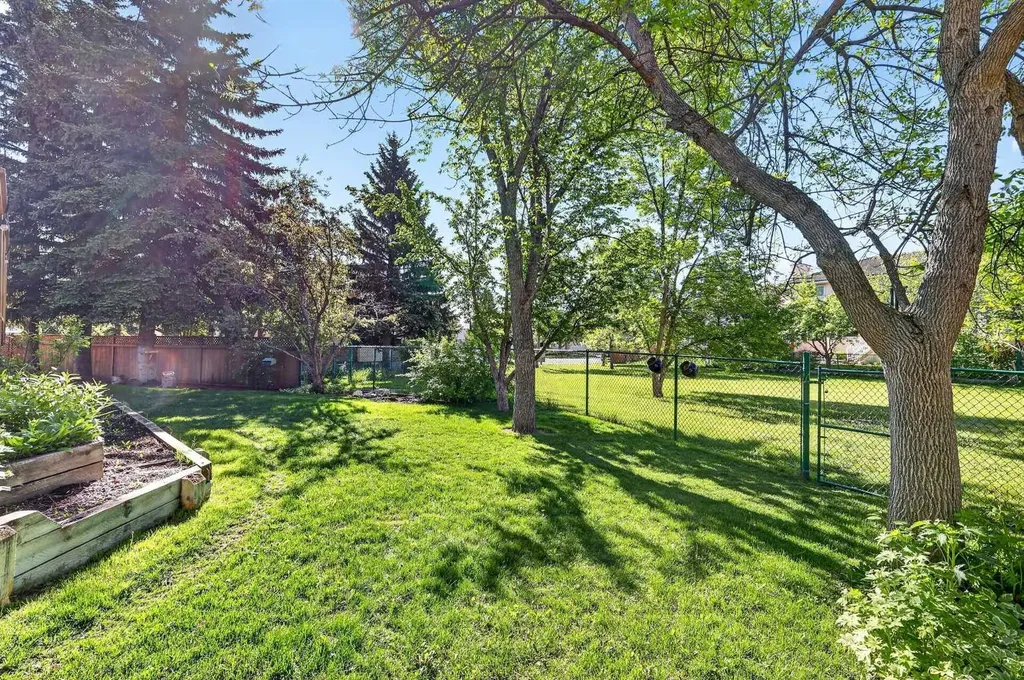 115 Woodpark Terrace SW Calgary AB T2W 6E7
