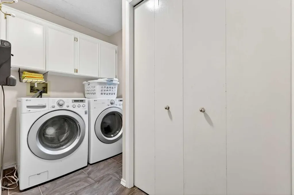 115 Woodpark Terrace SW Calgary AB T2W 6E7