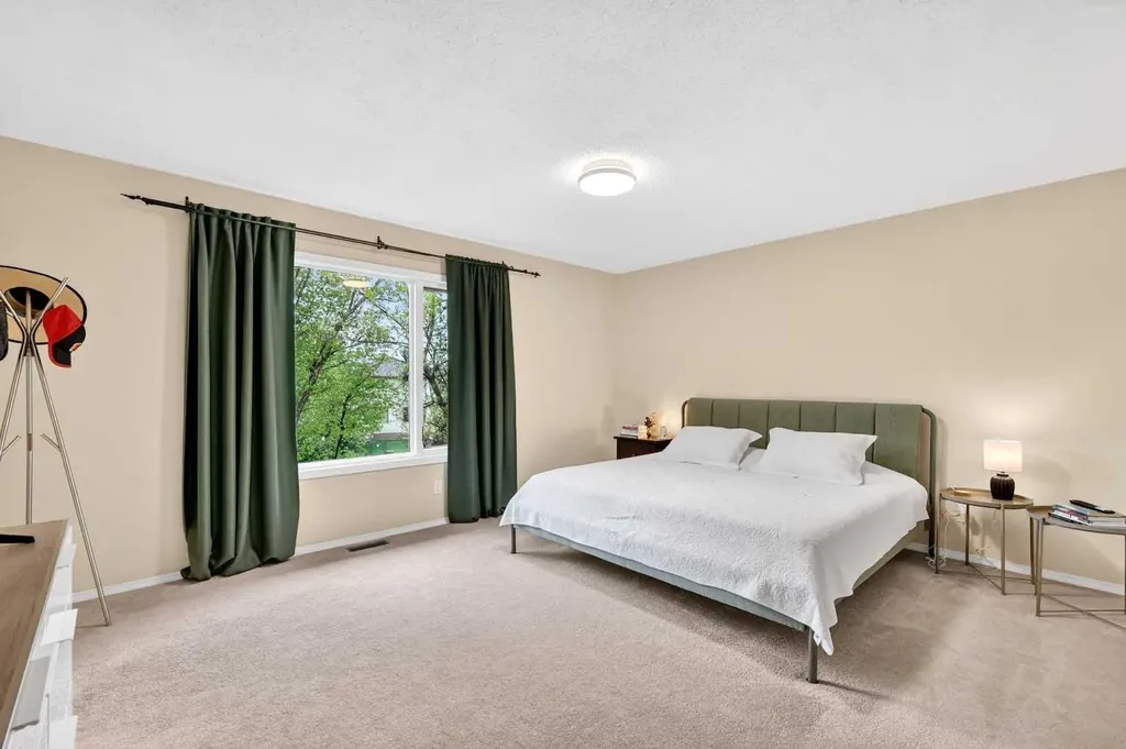 115 Woodpark Terrace SW Calgary AB T2W 6E7