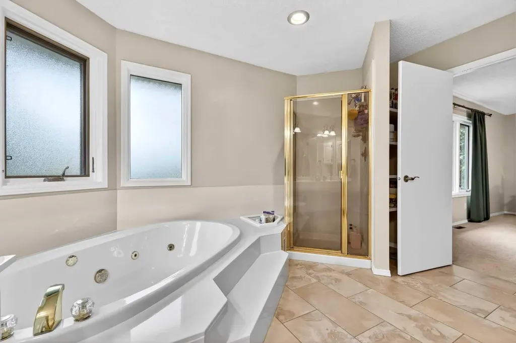 115 Woodpark Terrace SW Calgary AB T2W 6E7