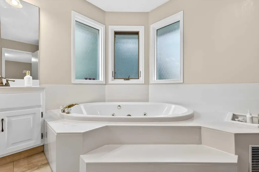 115 Woodpark Terrace SW Calgary AB T2W 6E7